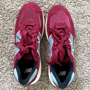 New balance shoes (comes with original box)✅